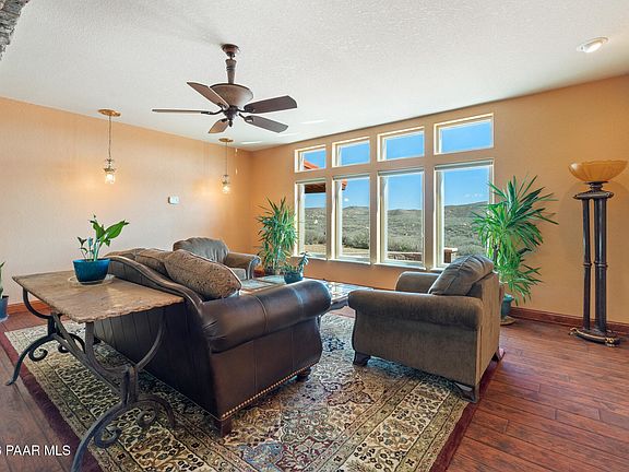 4th image of 645 N Ambassador Rd
