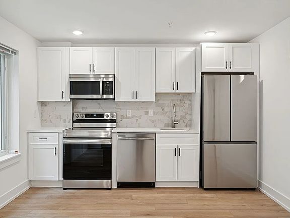 2nd image of 905 Leland St #102