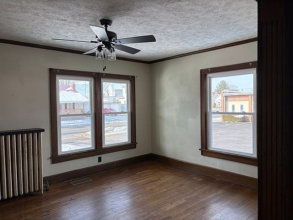 3rd image of 128-132 Sargent St #128
