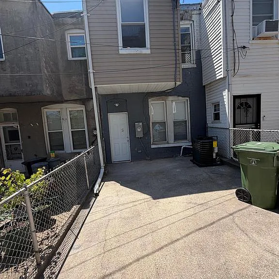 1904 E Lanvale St — Photo 11