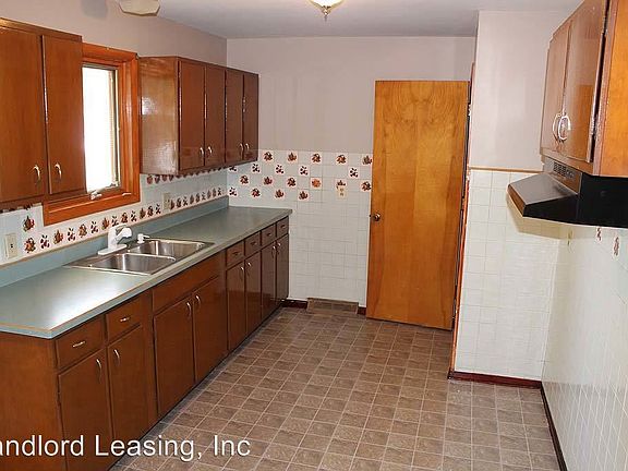 4th image of 2029 E 42nd St