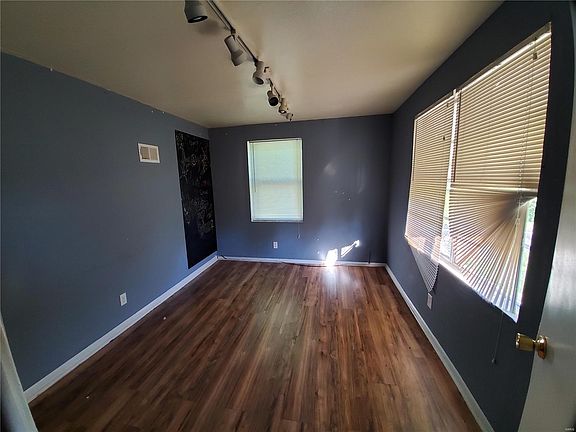 4th image of 7309 Eunice Ave