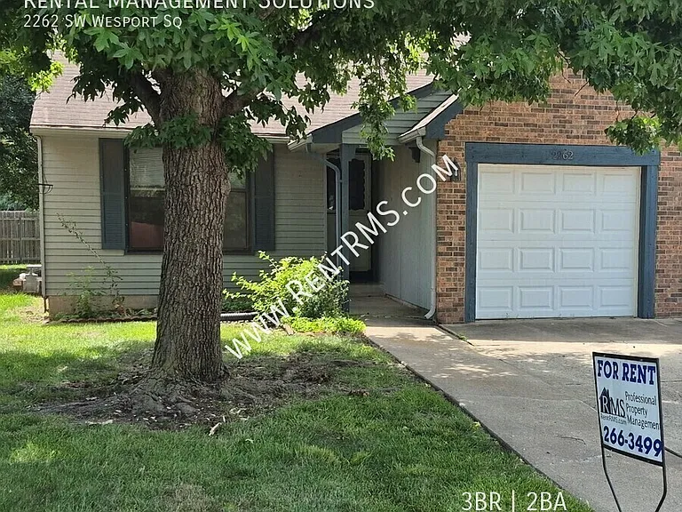 2262 SW Westport Sq — Photo 1