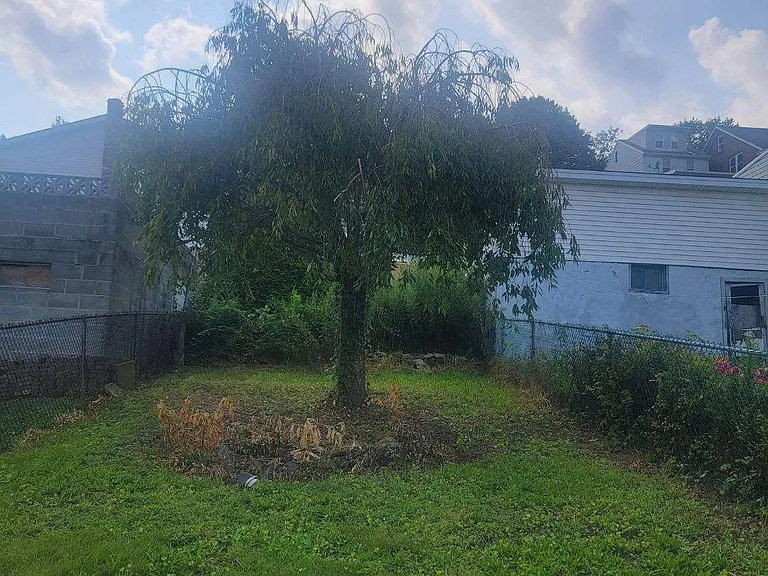 114 Broad St — Photo 10