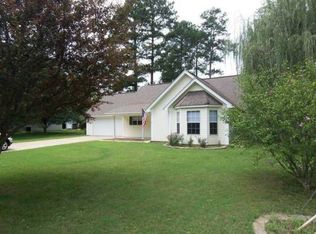 8245 W Lakeside Cir, Hixson, TN 37343