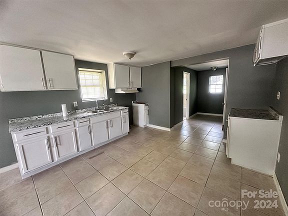 4th image of 805 W Alabama Ave