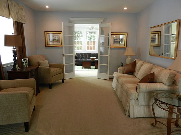 Light & bright living room