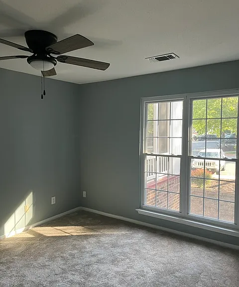 606 Squire Ln #G — Photo 16