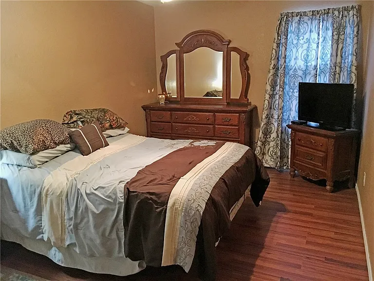 584 Arthur Dr — Photo 11
