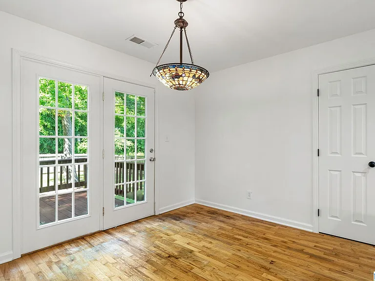 1004 W Walnut St — Photo 16