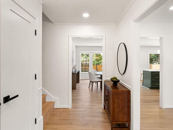 3rd image of 927 Priscilla Ln