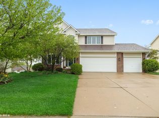 3525 82nd St, Urbandale, IA 50322