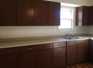 922 Tappan St, Woodstock, IL 60098