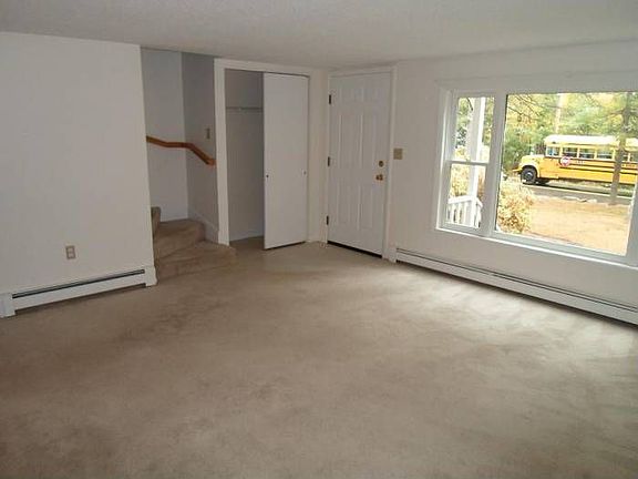 Living Room/Main Entrance