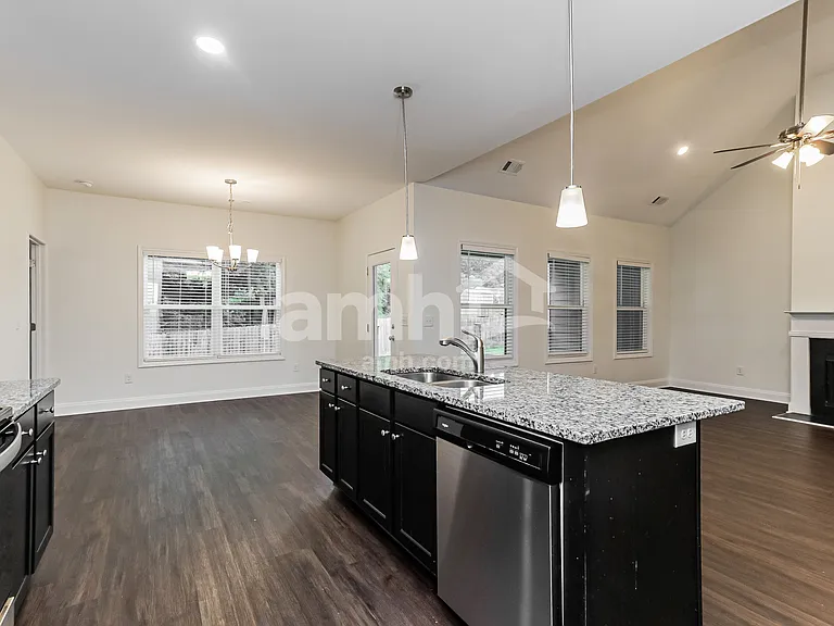 121 Coulter Woods Dr — Photo 5