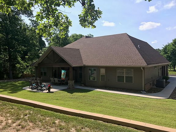 3rd image of 11 Carroll Dr
