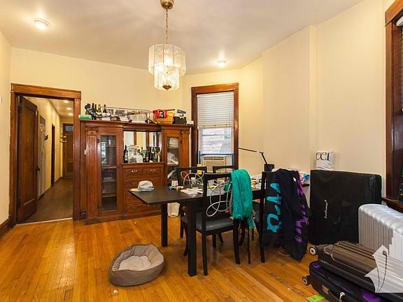 4th image of 1518 W Melrose St #2A