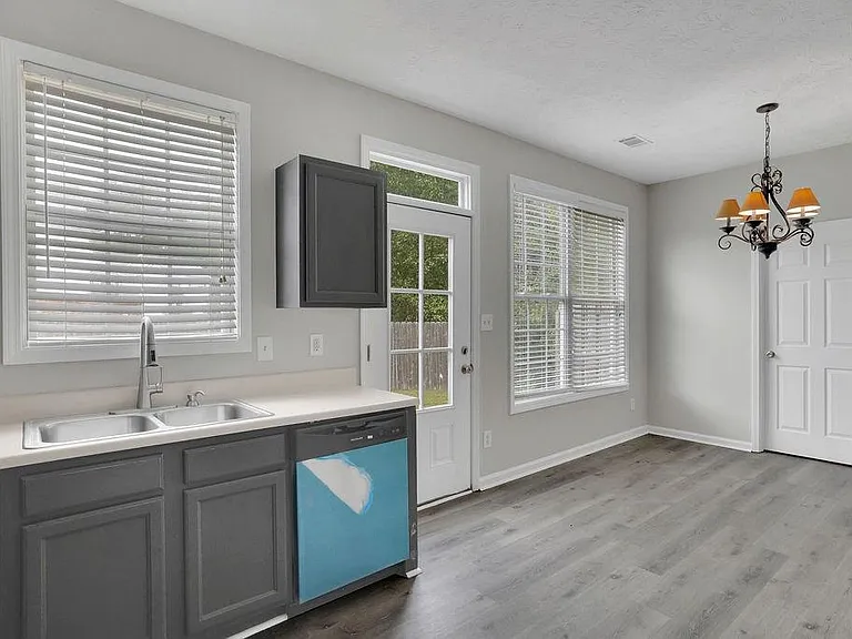 3081 Kentmere Dr — Photo 9