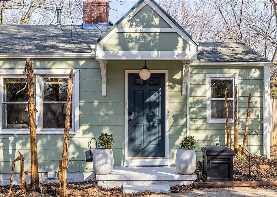 1st image of 1072 Sanders Ave SE