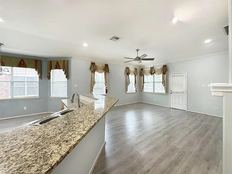 2910 Lemmingham Dr — Photo 8