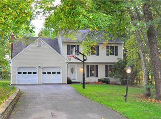 16 Cambridge Cir, New Milford, CT 06776