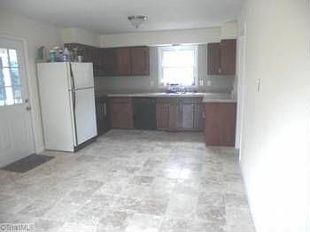 5th image of 107 W Montcastle Dr