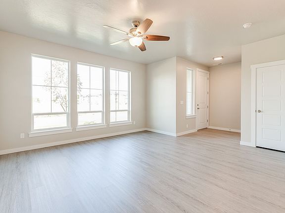 5th image of 6077 N Tarako Ave #3B-2BA-1784SQFT
