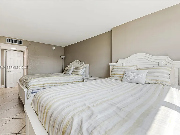 6039 Collins Ave #936 — Photo 23