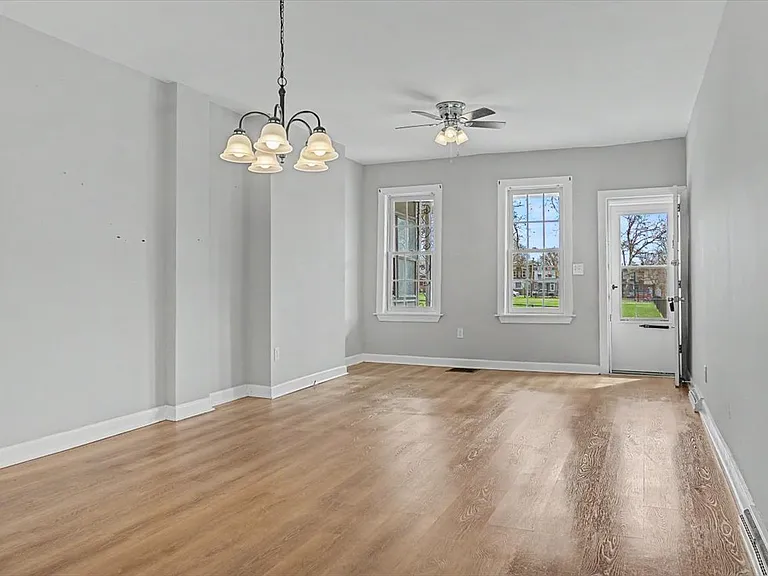 203 N Dupont St — Photo 8
