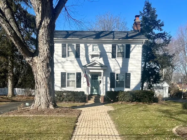 425 Illinois Ave, Batavia, IL 60510