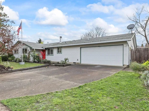 2708 E Walnut Ave, Newberg, OR 97132