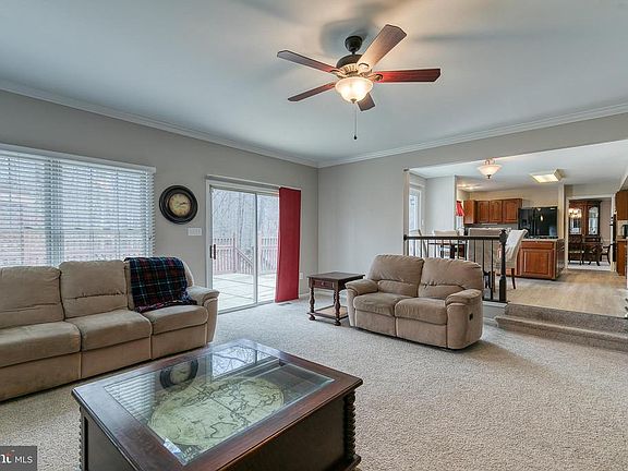 Great room with sliding door to deck