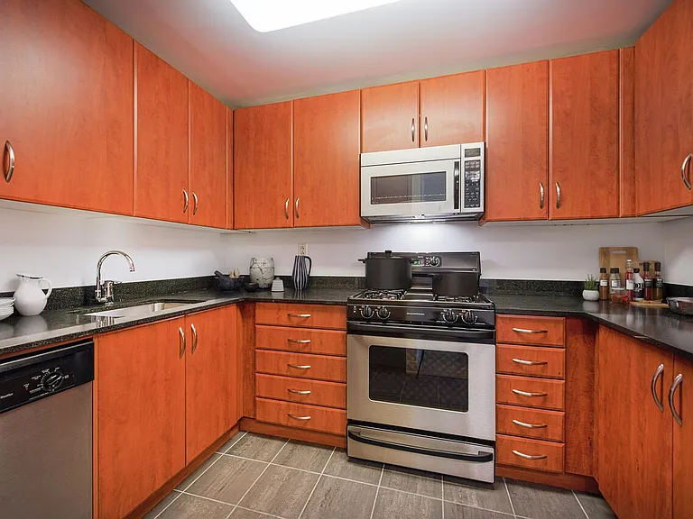 222 E 34th St #828 — Photo 6