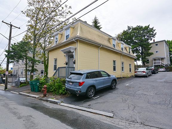 2nd image of 10 Essex Ct