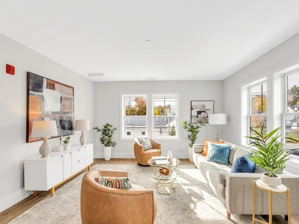 1000 Washington St #303, Dedham, MA 02026