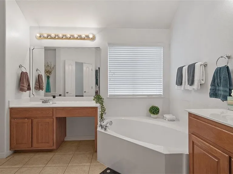 2101 Aaron Ross Way — Photo 18