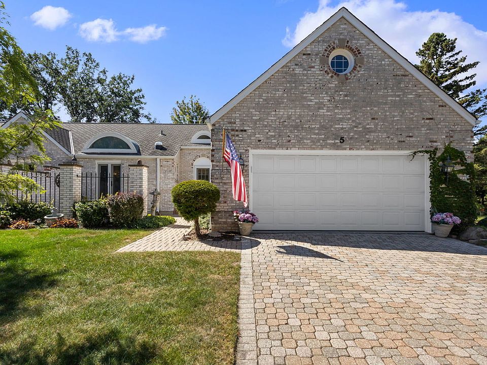 1st image of 5 Hillcrest Dr #0