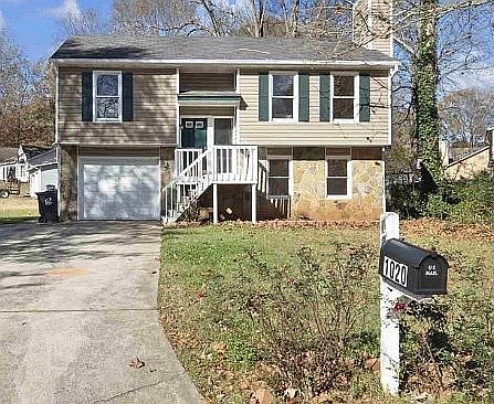 1st image of 1020 Park Creek Cir