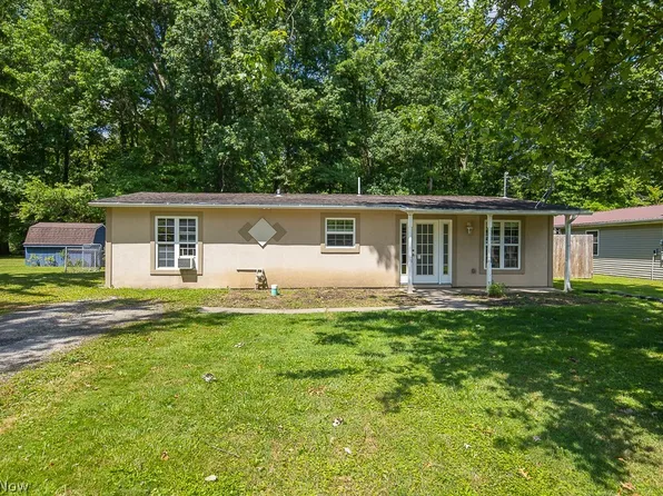 12438 National Dr, Grafton, OH 44044