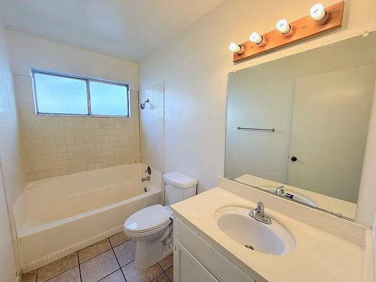 455 Columbia Ave — Photo 9