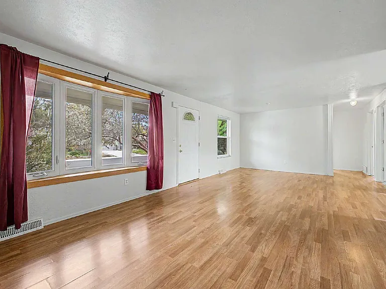 2519 Danbury Dr — Photo 10