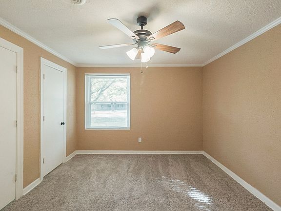 4th image of 312 Pioneer Dr