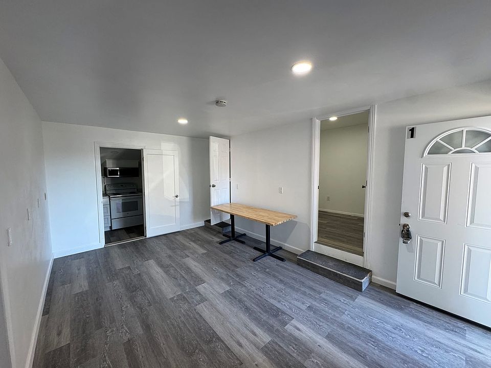 1st image of 928 9th St #1