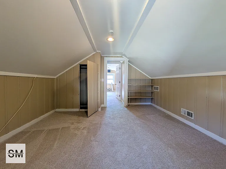 127 N Huron Dr — Photo 24