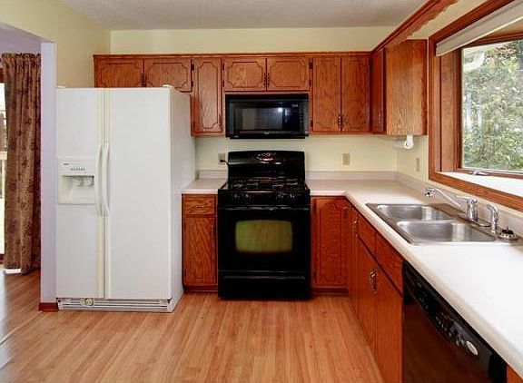5th image of 1941 Heritage Dr E