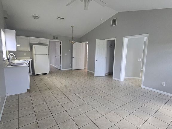 3rd image of 102 Drake St