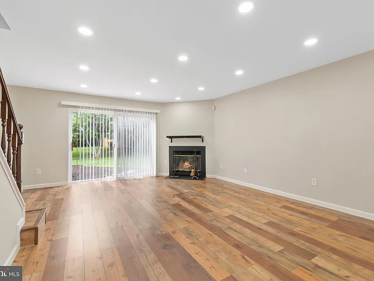 1004 Dartmouth Glen Way — Photo 11