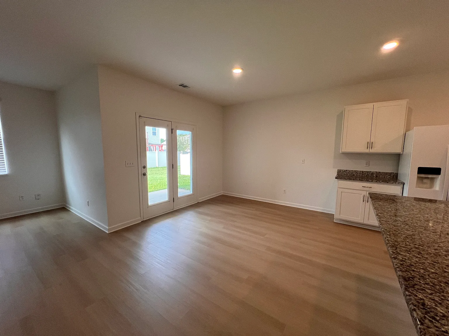 4 bed, 1774 sqft, $2,400 — Photo 3
