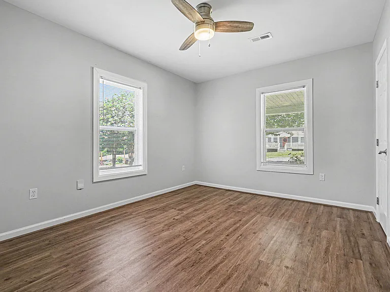 2541 Booker Ave — Photo 10