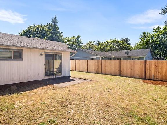 2nd image of 935 SE Rene Ave #935